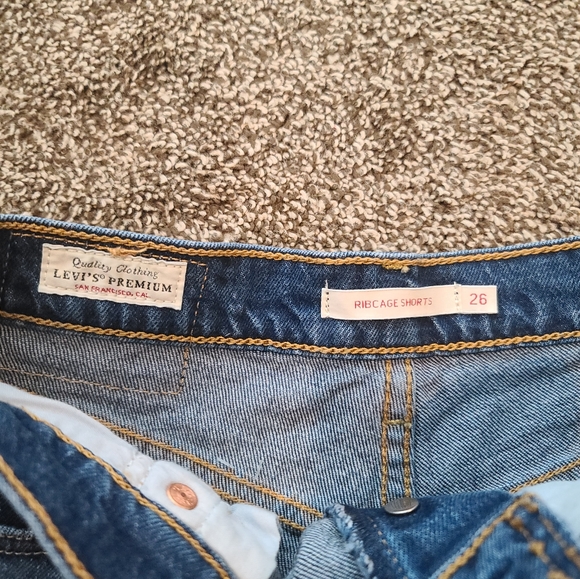 Levi’s Premium Ribcage Shorts Size 26 - Picture 4 of 6